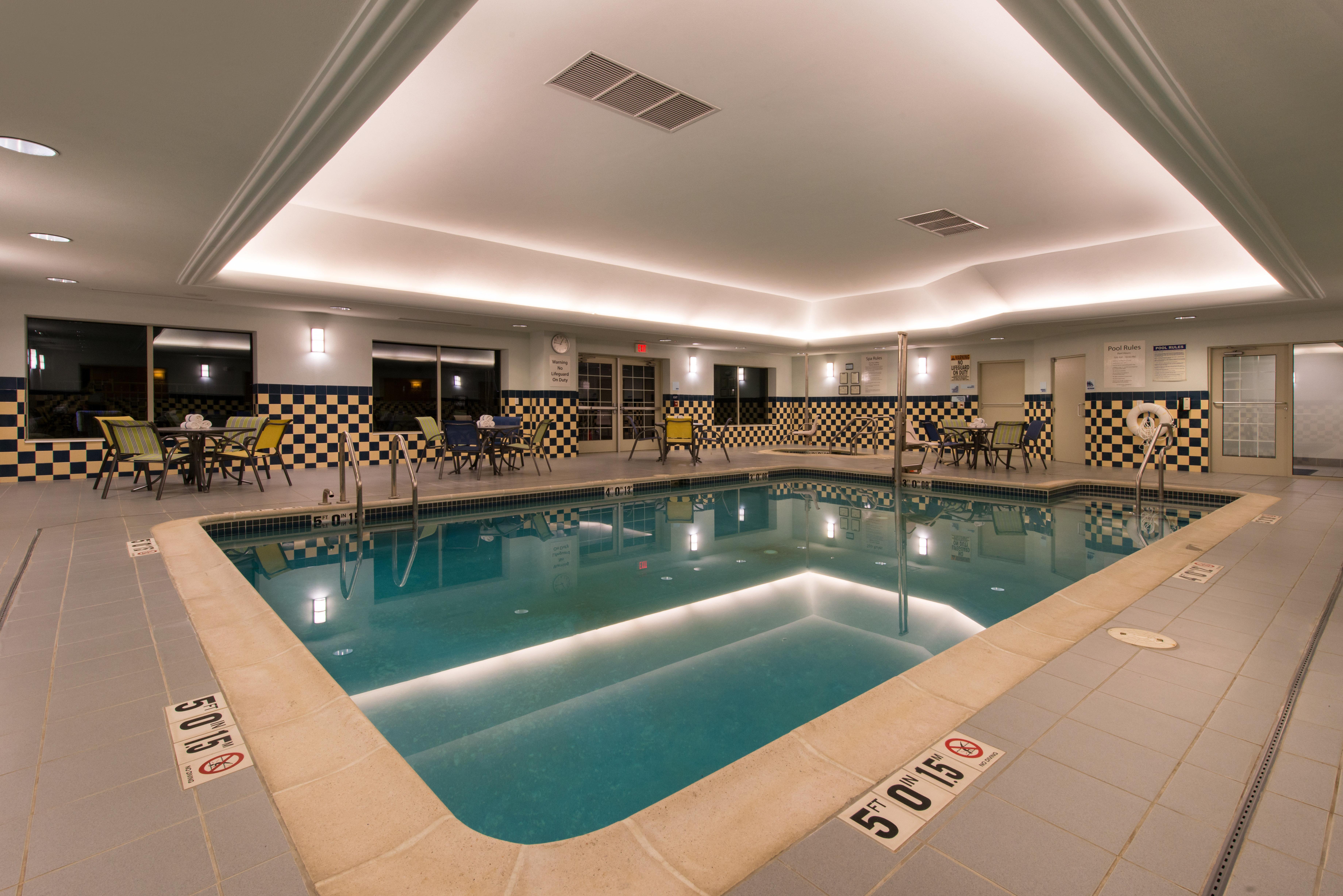 Holiday Inn Express And Suites Dickson City By Ihg Екстериор снимка